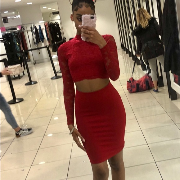 backless red lace long sleeve dress - Picture 2 of 10